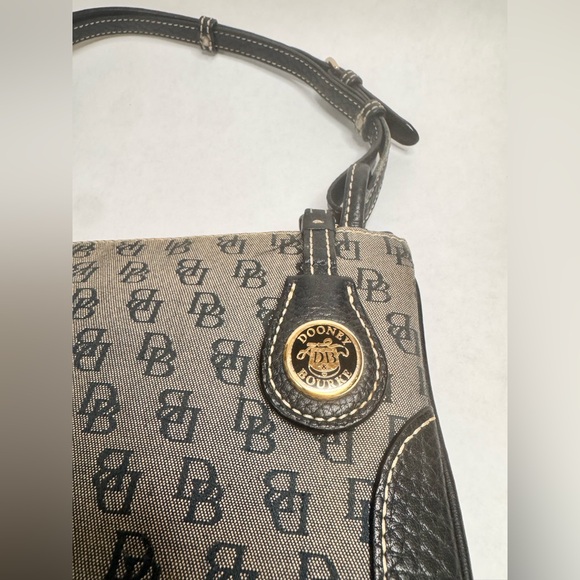 Dooney & Bourke Signature 1990’s Monogram Shoulder Bag - Picture 2 of 8